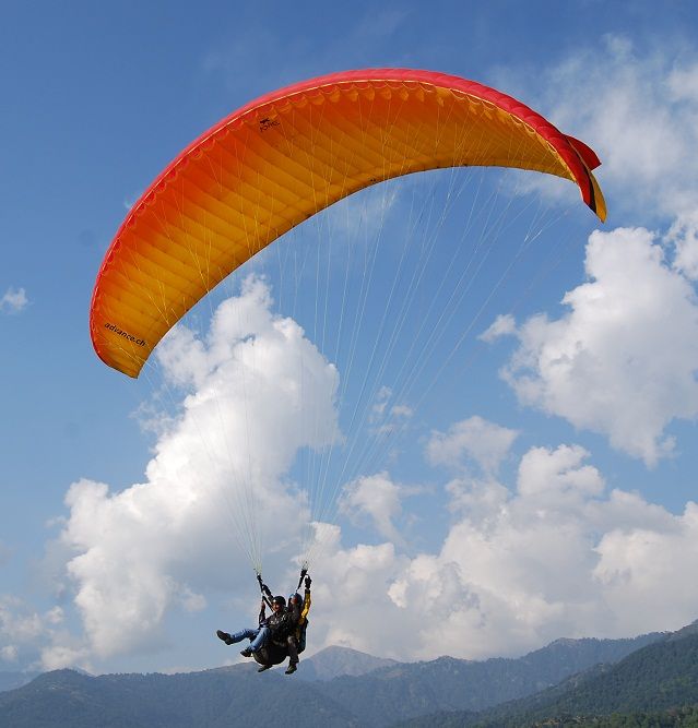 Adventure paragliding experience near Nainital"