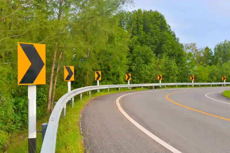 Hill-road with guard rails and warning signs