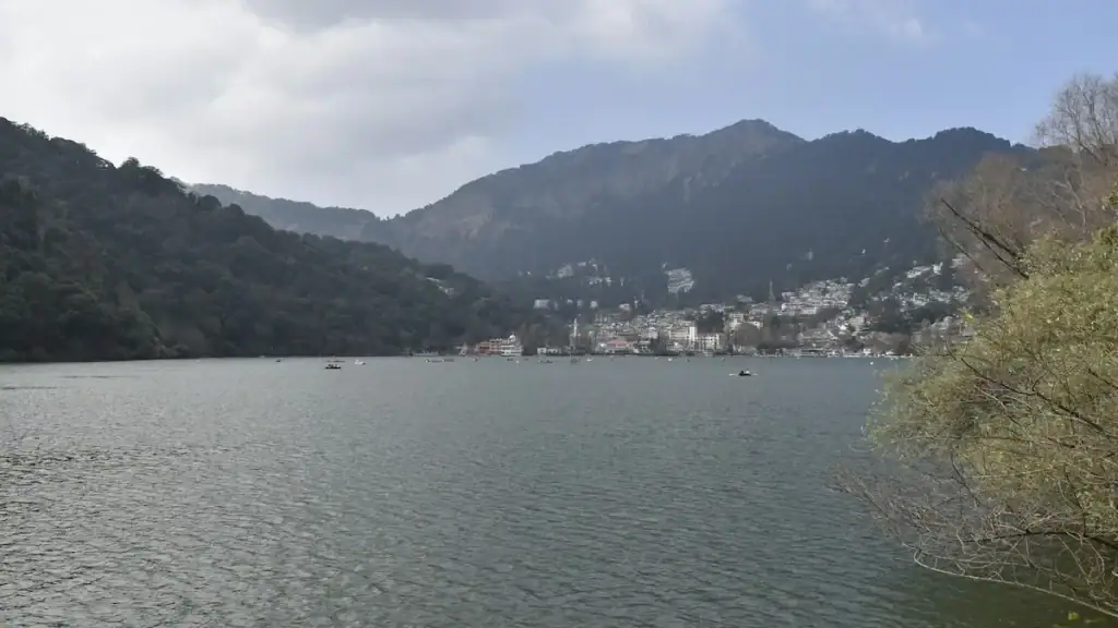 Nainital temperature in June 2026 with cloudy lake and mountain weather view.